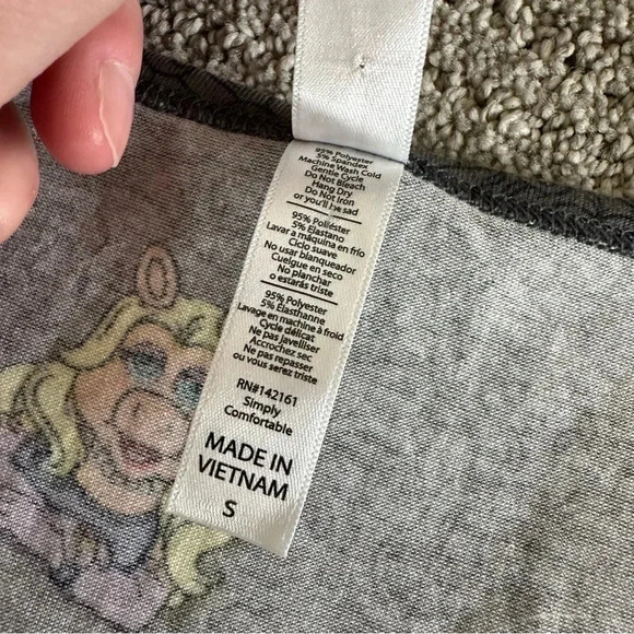 LuLaRoe Muppets Miss Piggy Gray Classic Tee Small - Picture 5 of 7